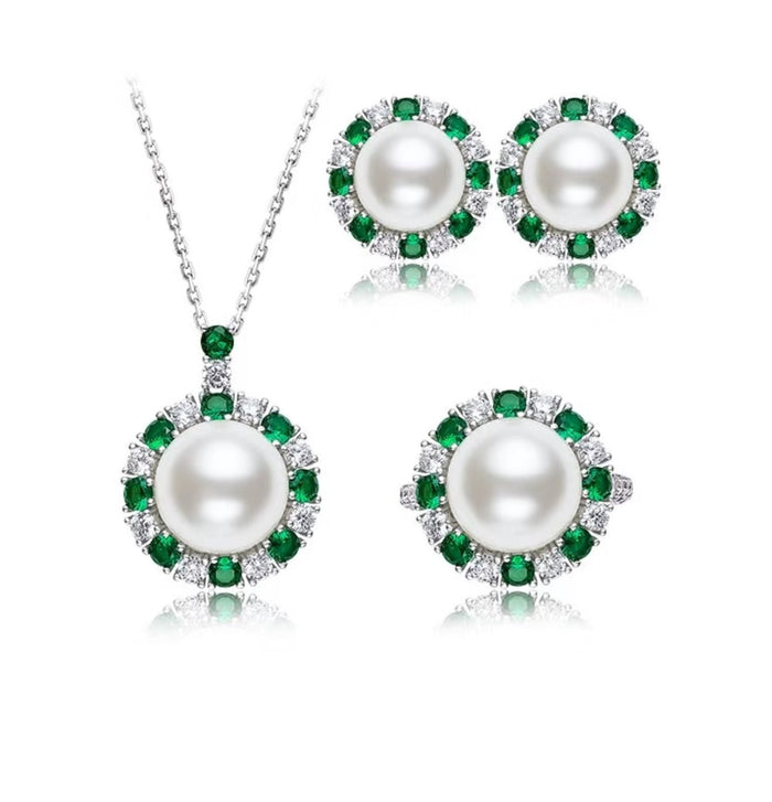 Elegant Emerald and Pearl Cocktail Ring - Gem Vivi