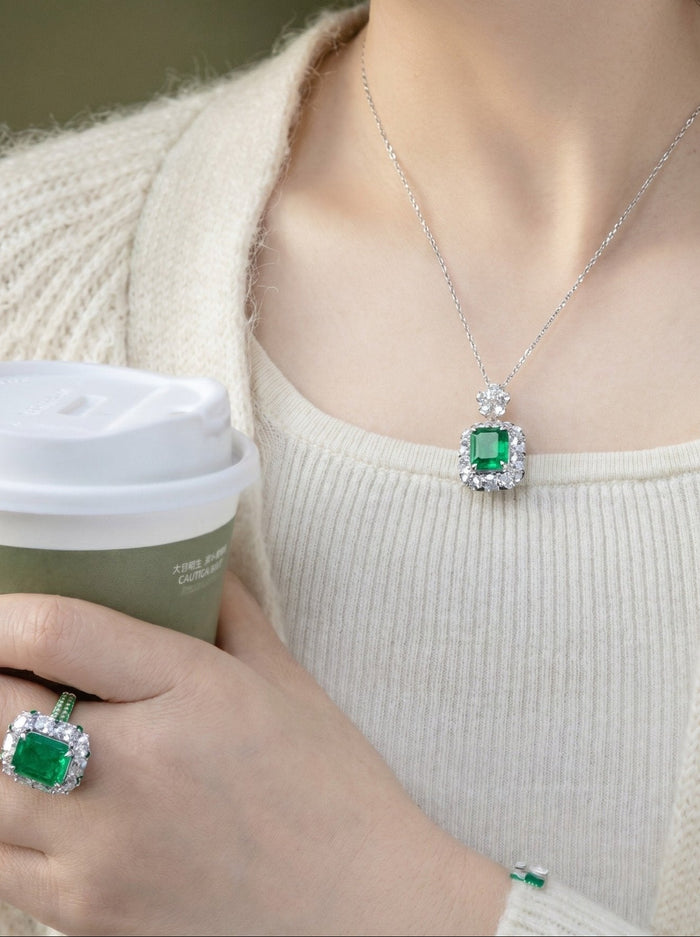 Verdant Emerald Ring - Gem Vivi