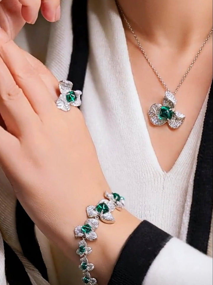 Emerald Leaf Bloom Pendant Necklace - Gem Vivi