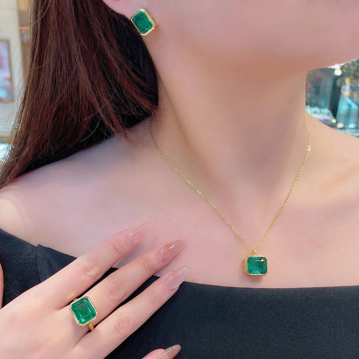 Emerald Luxe Golden Ring - Gem Vivi