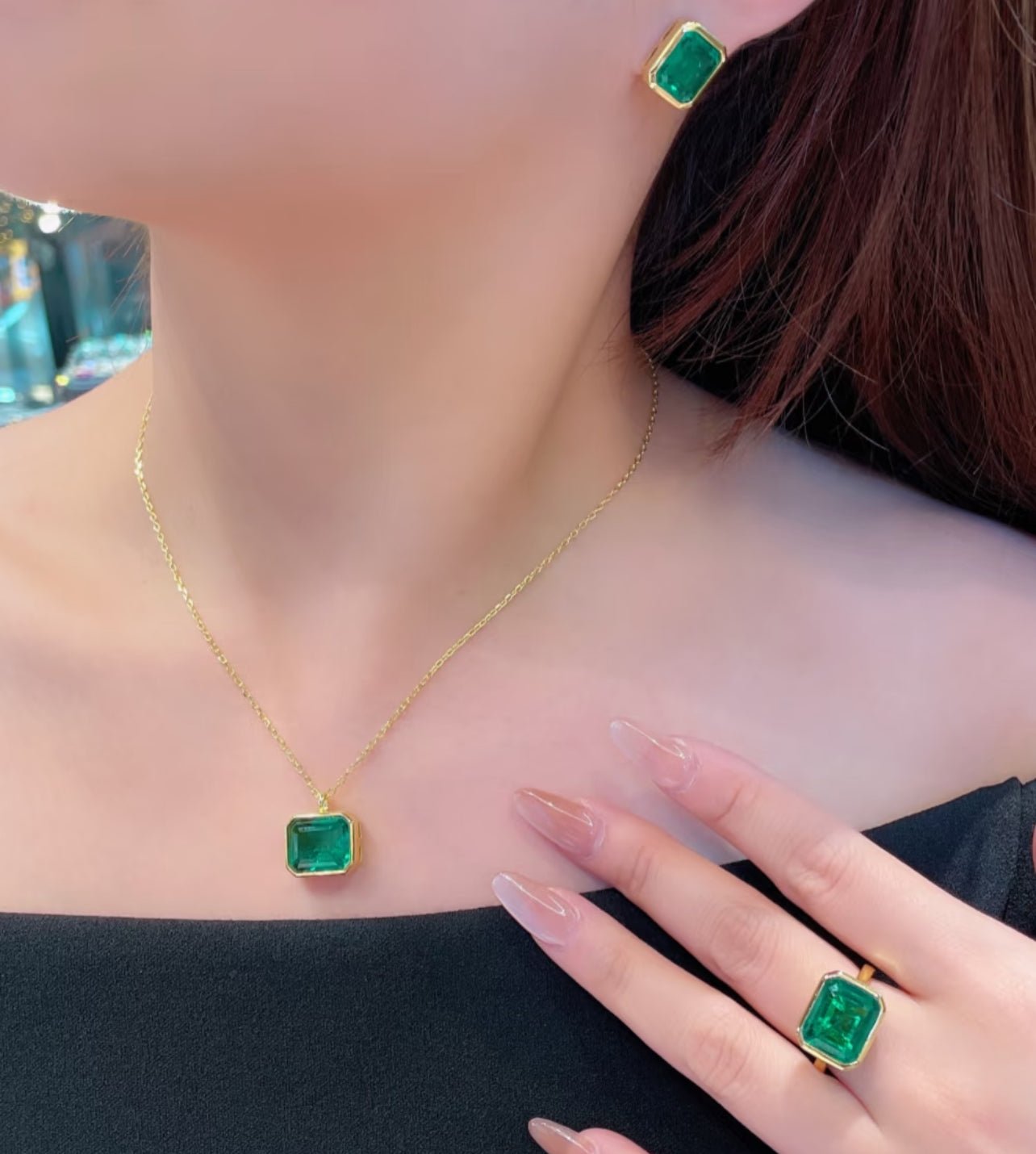 Emerald luxe Golden Stud Earrings - Gem Vivi