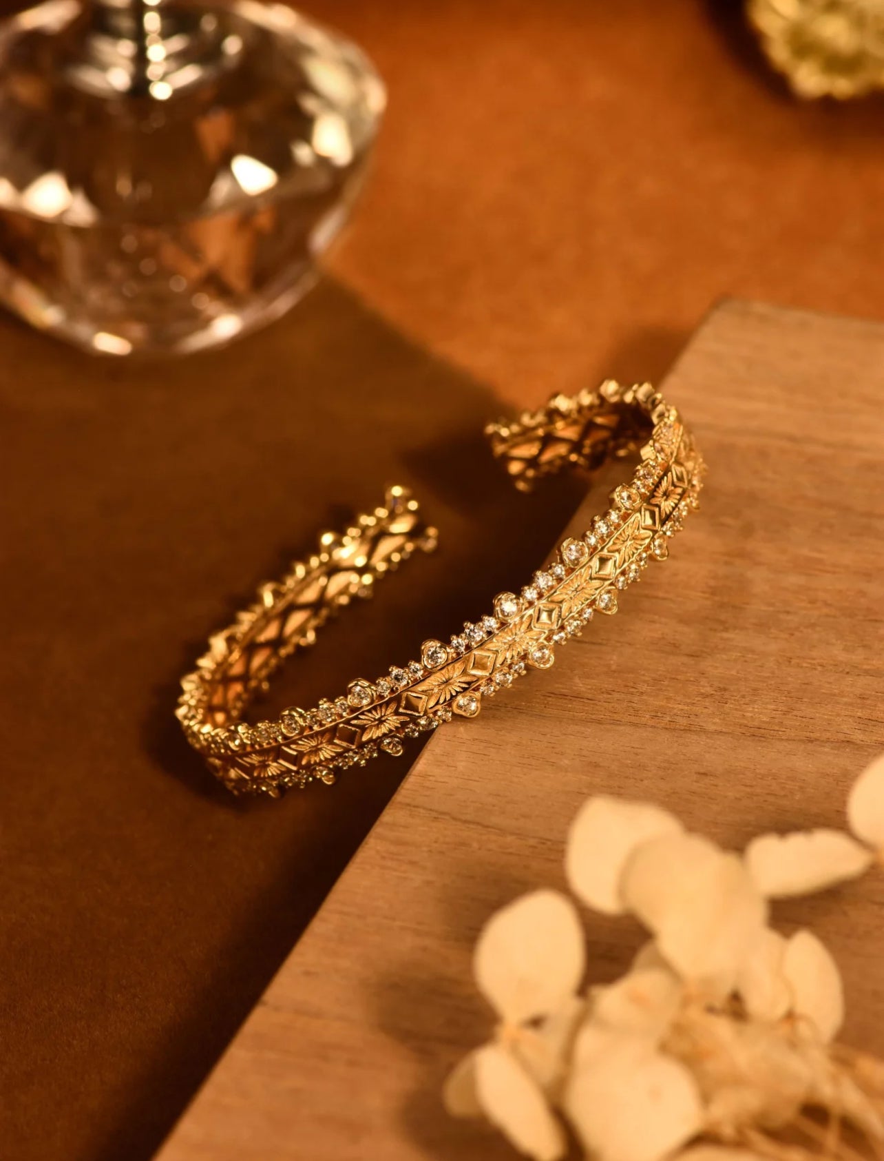 Golden Etched Cuff - Gem Vivi