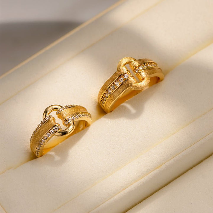 Golden Linked Grace Ring - Gem Vivi