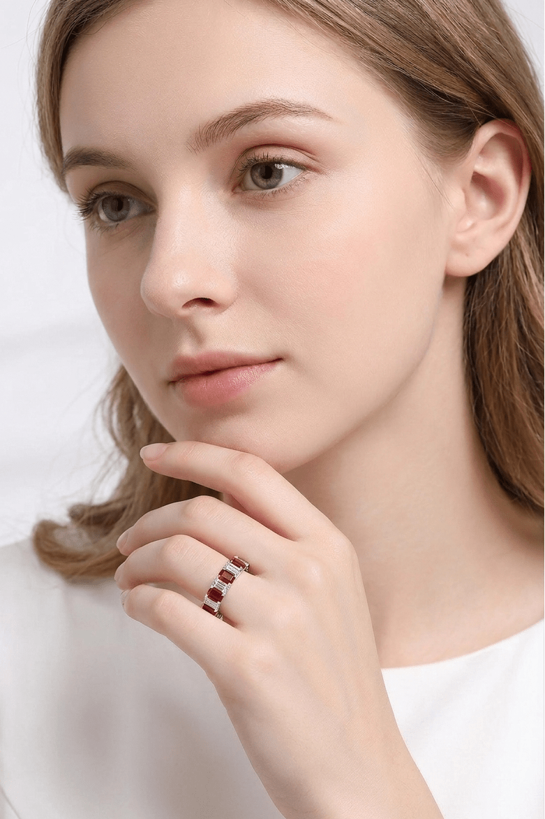 Lumière Emerald - Cut Eternity Band - Gem Vivi
