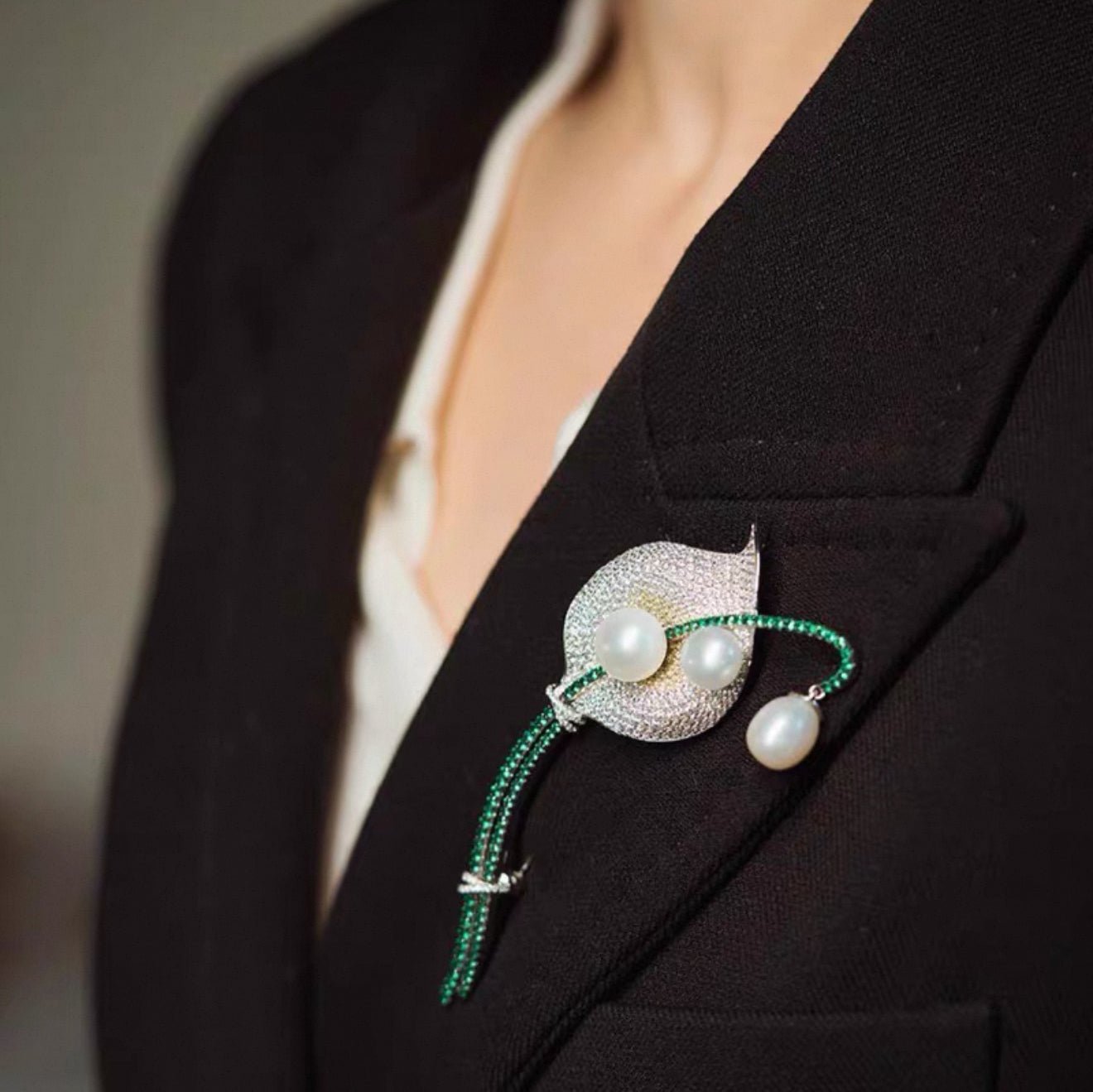 Pearl Lily Brooch - Gem Vivi