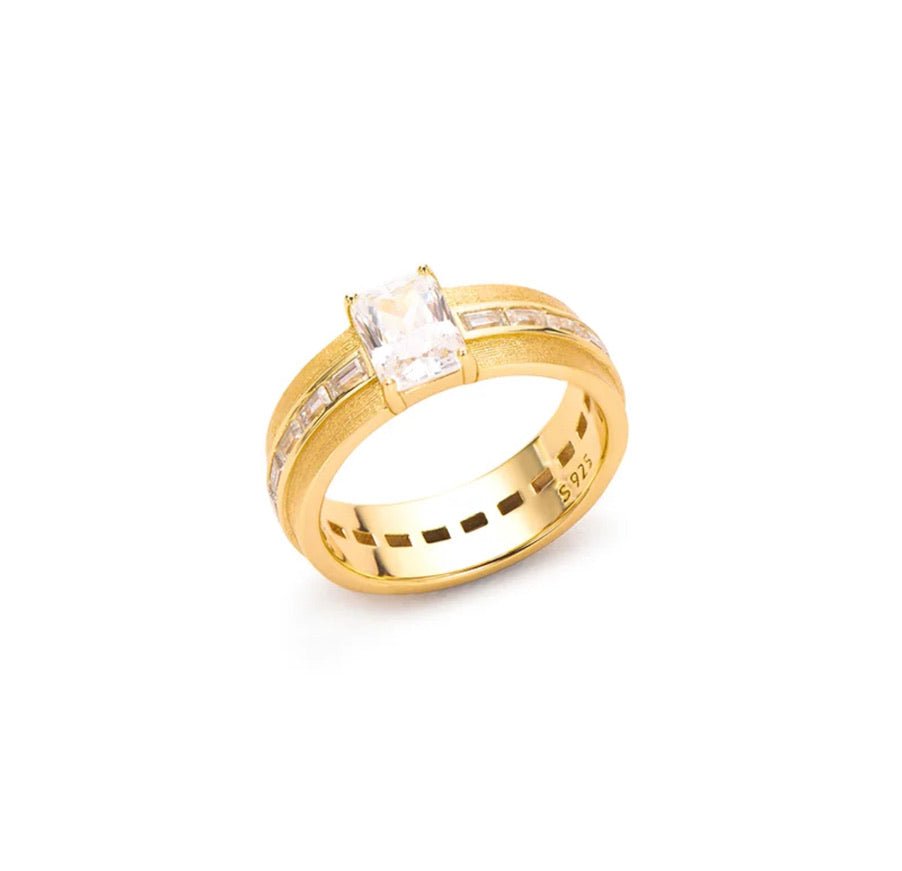 Regal Solitaire Ring - Gem Vivi
