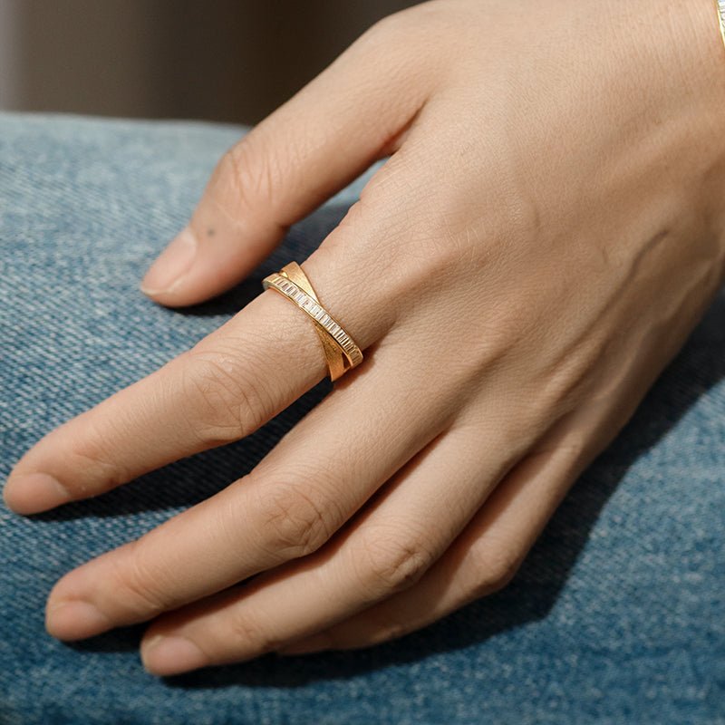 Satin Curve Baguette Band - Gem Vivi