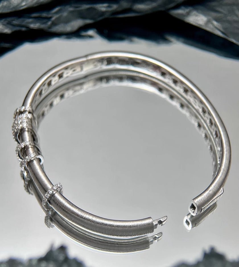 Silver Whisper Orbit Bangle - Gem Vivi