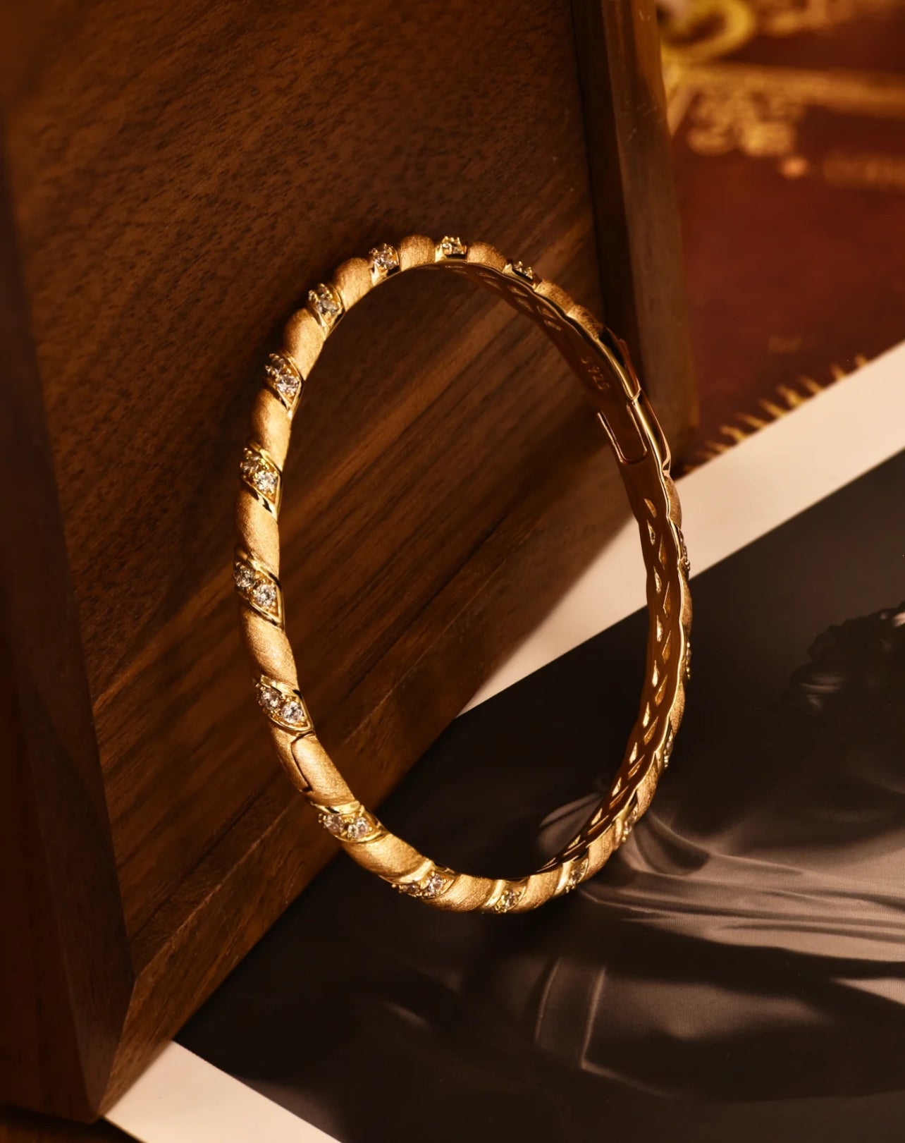 Twisted Lumière Gold Bangle - Gem Vivi