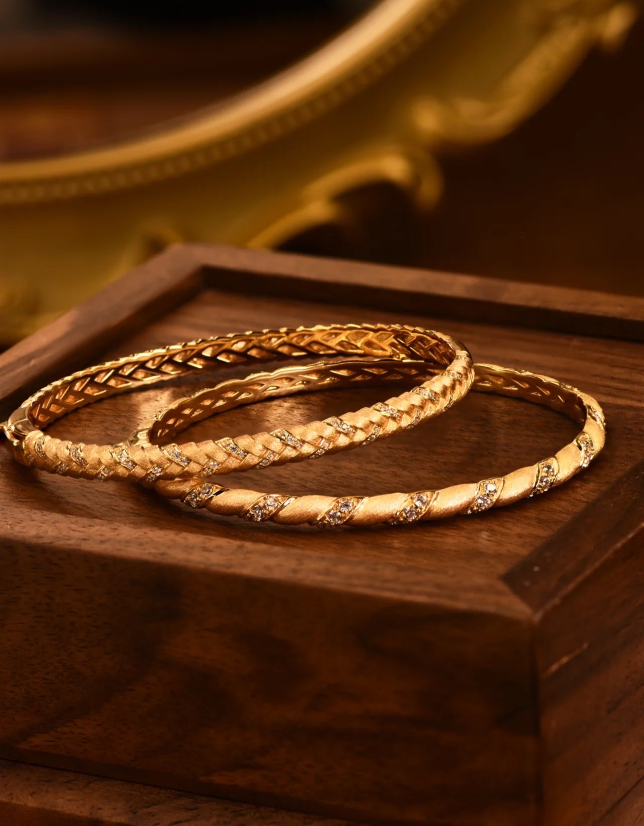 Twisted Lumière Gold Bangle - Gem Vivi